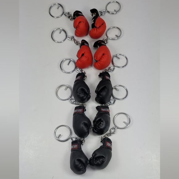 Set of 10 Ringside Boxing Glove Keychain Rings. - Picture 2 of 3